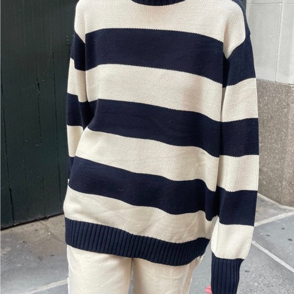 BRANDY MELVILLE SWEATER - Picture 1 of 3